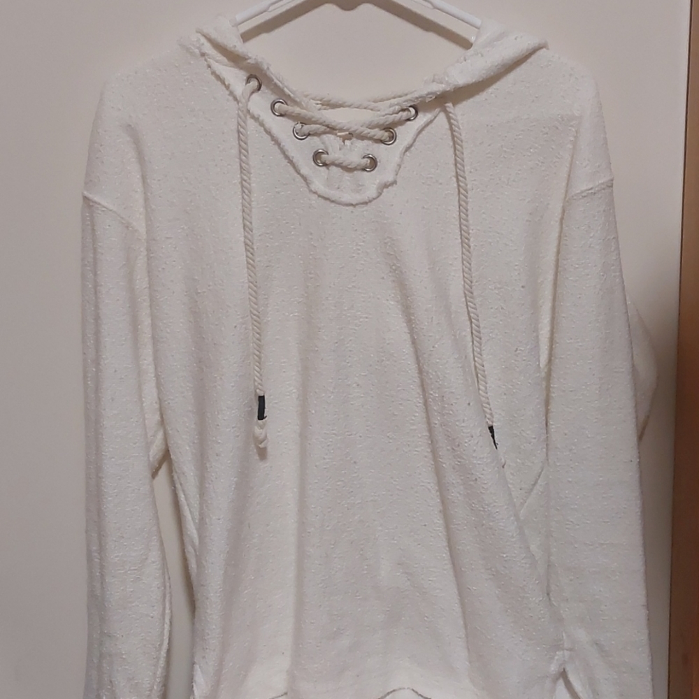 White Southern Spirit (brand) long sleeved shirt with hood and cross-strings
